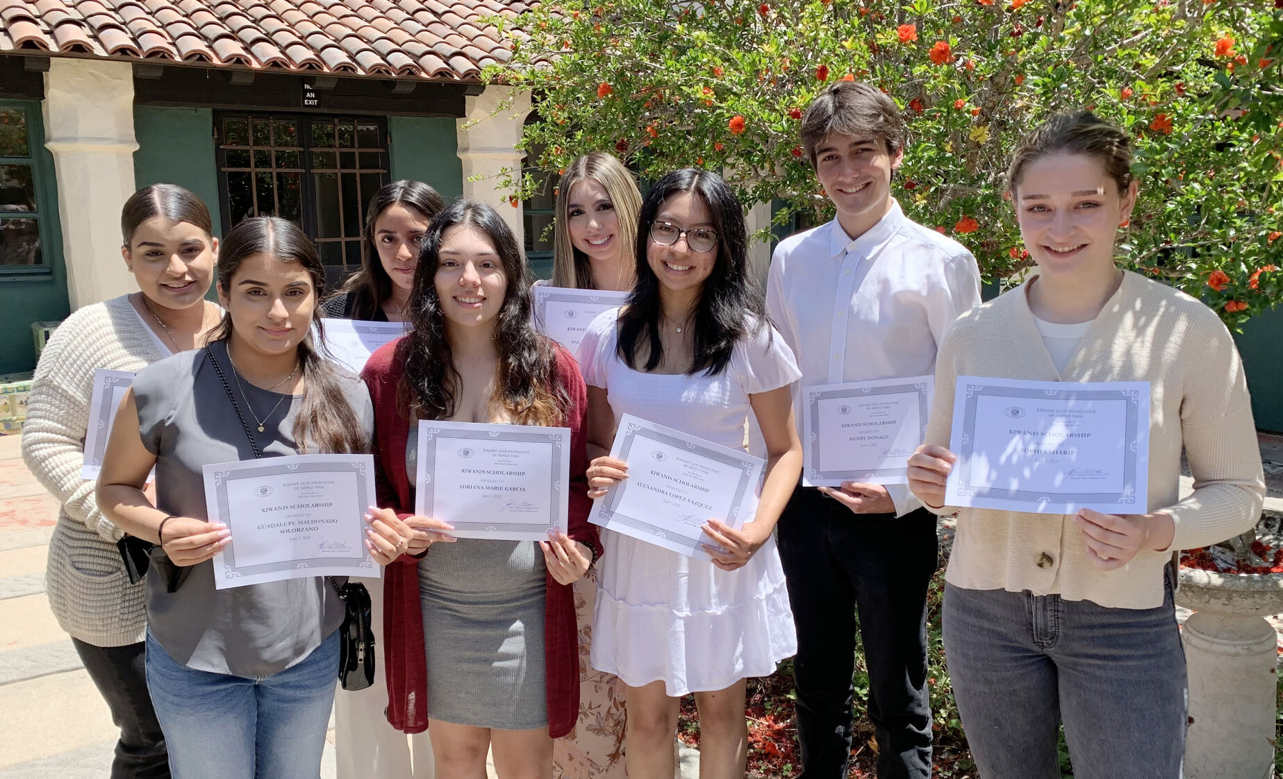 Menlo Park Kiwanis Club awards scholarships